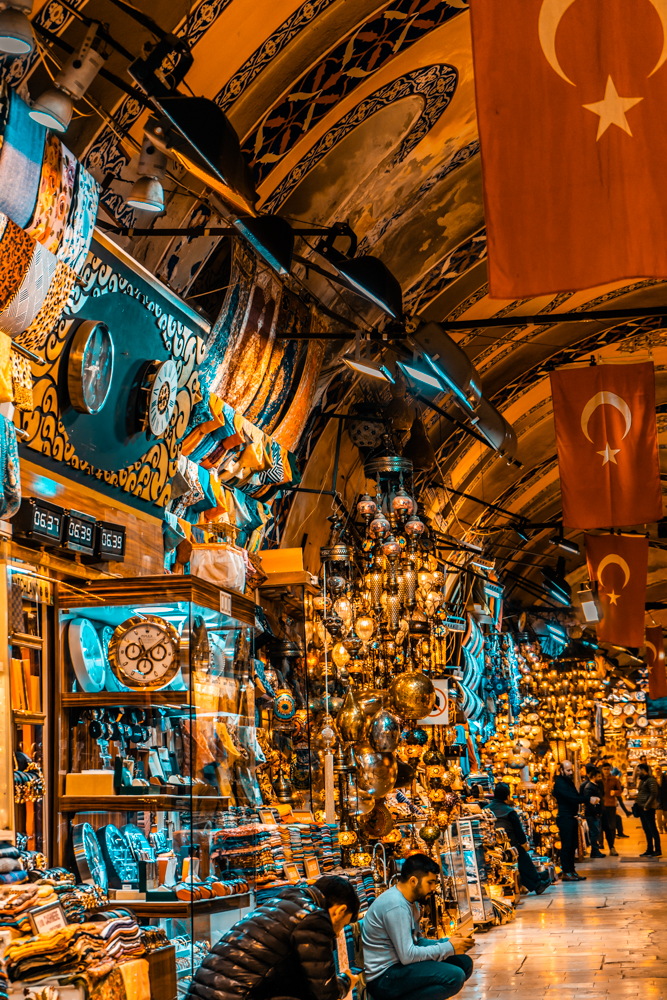 Grand Bazaar, Istanbul, What is inside Grand Bazaar, Stores in Grand Bazaar, Largest Market in the world, ceramics product in Grand Bazaar